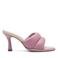 Klapki GINO ROSSI. Czerwone klapki damskie Gino Rossi, bez wzorów, bez obcasa, bez zapięcia. Za 379.99 zł.