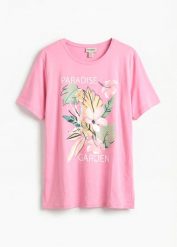 T-shirt o pudełkowym kroju z miękkiej wiskozy. Czerwone t-shirty damskie bonprix, bez wzorów, z wiskozy, bez kołnierzyka, bez ramiączek. Za 67.99 zł.