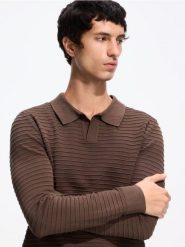 Strukturalny sweter polo - brązowy. Brązowe swetry męskie Reserved, l, bez wzorów, z dzianiny, bez kołnierzyka, bez ramiączek. Za 139.99 zł.
