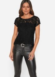 Bluzka shirtowa z koronką. Czarne bluzki damskie bonprix, z aplikacjami, z koronki, eleganckie, bez kołnierzyka, bez ramiączek. Za 169.99 zł.