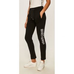 Roberto Cavalli Sport - Spodnie. Czarne spodnie materiałowe damskie ROBERTO CAVALLI SPORT, bez wzorów, z materiału, casualowe. Za 619.90 zł.