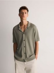 Rozpinany sweter polo - jasnozielony. Zielone swetry męskie Reserved, l, bez wzorów, z bawełny, bez kołnierzyka, bez ramiączek. W wyprzedaży za 99.99 zł.