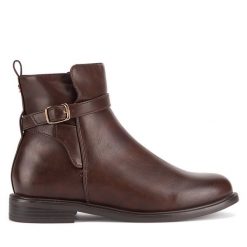 Botki Clara Barson. Brązowe botki damskie Clara Barson, bez wzorów, bez obcasa, na płaskiej podeszwie, bez zapięcia. Za 139.99 zł.