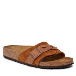 Klapki Birkenstock. Brązowe klapki damskie Birkenstock, bez wzorów, bez obcasa, bez zapięcia. Za 599.99 zł.