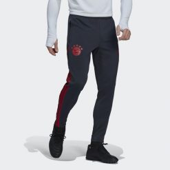 Jogging Mężczyzna Adidas D'Entraînement Fc Bayern Condivo 22 szary. Szare spodnie sportowe męskie Adidas, m, bez wzorów, do biegania. W wyprzedaży za 246.05 zł.