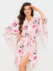 Wzorzysty szlafrok z paskiem z szerokimi rękawami - różowy. Czerwone szlafroki damskie Sinsay, l, bez wzorów, bez ramiączek, bez kaptura. Za 59.99 zł.