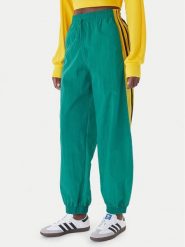 Adidas Spodnie dresowe Sport Santiago KD2971 Zielony Loose Fit. Zielone spodnie dresowe damskie Adidas, bez wzorów, z dresówki, sportowe. Za 349.99 zł.