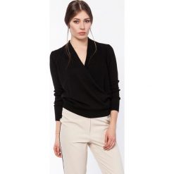 Czarny Stylowy Sweter z Kopertowym Dekoltem. Czarne swetry nierozpinane damskie Molly.pl, l, bez wzorów, eleganckie, bez kołnierzyka, bez ramiączek. Za 169.90 zł.