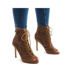 Brązowe Camel botki na szpilce 1610-225. Brązowe botki damskie ButyModne, w ażurowe wzory, bez obcasa, na szpilce, bez zapięcia. Za 69.00 zł.