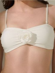 Góra od bikini z odpinanymi ramiączkami - kremowy. Białe stroje kąpielowe damskie Sinsay, l, bez wzorów. Za 29.99 zł.
