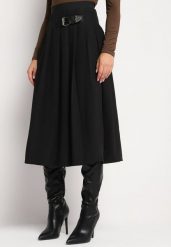 Czarna Rozkloszowana Spódnica Preppy Plisowana Ozdobiona Paskiem z Klamrą Setira. Czarne spódnice damskie Born2be, do pracy, m, bez wzorów, biznesowe, midi, proste. Za 179.99 zł.