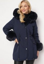 Granatowa Kurtka Parka z Futerkiem i Ściągaczem Hegade. Niebieskie kurtki damskie Born2be, l, z aplikacjami, z futra, bez kaptura. Za 339.99 zł.