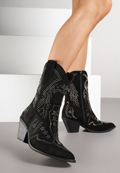 Czarne Botki Typu Kowbojki na Obcasie Ozdobione Cyrkoniami Rilionea. Czarne botki damskie Born2be, bez wzorów, z jeansu, bez obcasa, na obcasie, bez zapięcia. Za 169.99 zł.
