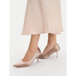Szpilki Steve Madden. Czerwone szpilki damskie Steve Madden, bez wzorów, bez obcasa, na szpilce, bez zapięcia. Za 424.99 zł.