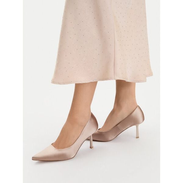 Szpilki Steve Madden. Czerwone szpilki damskie Steve Madden, bez wzorów, bez obcasa, na szpilce, bez zapięcia. Za 424.99 zł.