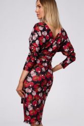 Dopasowana sukienka dzianinowa z kopertową górą i nadrukiem. Sukienki damskie Sukienki.shop, s, bez wzorów, z dzianiny, eleganckie, bez kołnierzyka, bez ramiączek, dopasowane. W wyprzedaży za 223.00 zł.