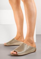 Złote Klapki Vices z Perforowaną Cholewką Sarianae. Żółte klapki damskie Born2be, bez wzorów, eleganckie, bez obcasa, na płaskiej podeszwie, bez zapięcia. Za 79.99 zł.