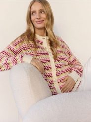 Ażurowy kardigan z bawełną - wielobarwny. Kardigany damskie Reserved, l, w ażurowe wzory, z bawełny, bez kołnierzyka. W wyprzedaży za 139.99 zł.