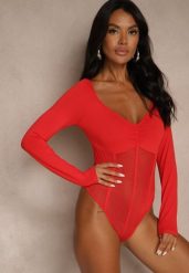 Czerwone Body Vices o Fasonie Longsleeve z Dekoltem w Kształcie V Asstre. Czerwone body Renee, bez wzorów, z jeansu. Za 69.99 zł.