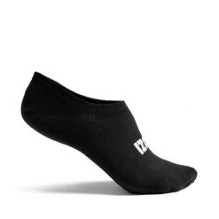 Opakowanie 3 wygodnych i oddychających skarpetek niewidocznych LAMDING INVISIBLE. Białe skarpety męskie IZAS, bez wzorów, z materiału. Za 124.99 zł.