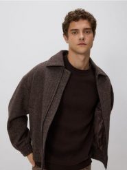 Strukturalny sweter z bawełny - ciemnobrązowy. Brązowe swetry męskie Reserved, l, bez wzorów, z bawełny, bez kołnierzyka, bez ramiączek. Za 119.99 zł.