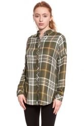 KOSZULA WRANGLER LOOSE SHIRT ARMY GREEN W513LLZV7 112129270. Zielone koszule damskie Wrangler, s, bez wzorów, militarne, bez kołnierzyka, bez ramiączek. W wyprzedaży za 69.99 zł.