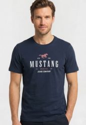 Męski T-Shirt Mustang Style Alex C Print Dark Sapphire 1016683 4136. Niebieskie t-shirty męskie Mustang, m, bez wzorów, bez kołnierzyka, bez ramiączek. Za 69.99 zł.