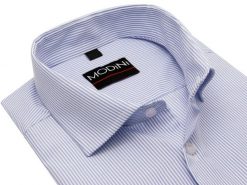 Biało-błękitna koszula męska w prążki A60. Białe koszule męskie Modini Moda Męska, m, bez wzorów, z bawełny, casualowe, bez kołnierzyka, bez ramiączek. W wyprzedaży za 169.20 zł.