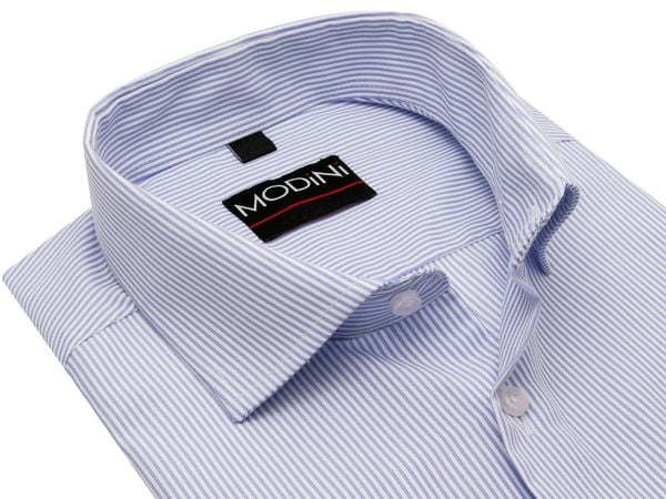 Biało-błękitna koszula męska w prążki A60. Białe koszule męskie Modini Moda Męska, m, bez wzorów, z bawełny, casualowe, bez kołnierzyka, bez ramiączek. W wyprzedaży za 169.20 zł.