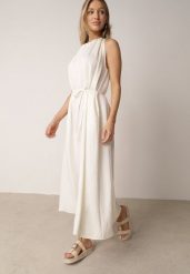 Jasnobeżowa Wiskozowa Sukienka Bez Rękawów z Warkoczowym Splotem przy Dekolcie Shirineli. Brązowe sukienki damskie Born2be, na co dzień, l, bez wzorów, z tkaniny, boho, bez kołnierzyka, plus size, bez ramiączek, maxi, proste. Za 109.99 zł.