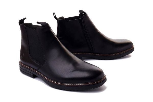 RIEKER 33180-00 black, botki męskie. Czarne botki męskie Rieker, na zimę, bez wzorów, z gumy, bez obcasa, bez zapięcia. Za 439.90 zł.