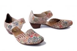 RIEKER 43753-91 multi, czółenka damskie. Czółenka damskie Rieker, na lato, w ażurowe wzory, bez obcasa, na obcasie, bez zapięcia. Za 319.90 zł.