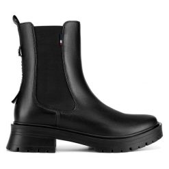 Sztyblety U.S. Polo Assn. Czarne botki damskie U.S. Polo Assn., bez wzorów, bez obcasa, na płaskiej podeszwie, bez zapięcia. Za 379.99 zł.