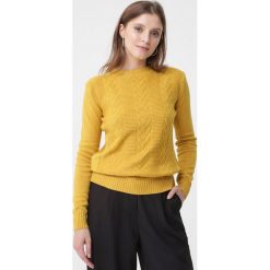 Żółty Sweter Evolutive. Żółte swetry nierozpinane damskie Born2be, l, bez wzorów, bez kołnierzyka, bez ramiączek. Za 59.99 zł.