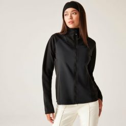 Bluza damska rozsuwana Sleek Dare 2b. Czarne bluzy damskie Dare 2B, bez wzorów, z materiału, eleganckie, bez ramiączek, bez kaptura. W wyprzedaży za 199.99 zł.