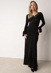 Czarna Koktajlowa Sukienka z Wiskozy Zdobiona Falbanami Koronką i Wiązaniem Felycia. Czarne sukienki damskie Born2be, na komunię, m, z aplikacjami, z koronki, eleganckie, bez kołnierzyka, bez ramiączek, maxi, kopertowe. Za 199.99 zł.