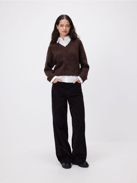 Sweter z koszulową wstawką - ciemnobrązowy. Brązowe swetry nierozpinane damskie Reserved, l, bez wzorów, z dzianiny, bez kołnierzyka, bez ramiączek. Za 139.99 zł.