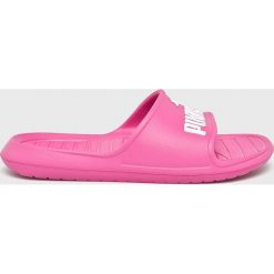 Puma - Klapki Divecat v2. Czerwone klapki damskie Puma, bez wzorów, z materiału, bez obcasa, bez zapięcia. W wyprzedaży za 59.90 zł.