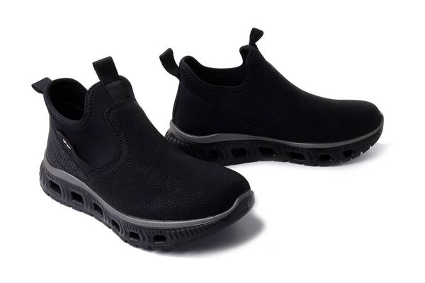 RIEKER M6053-00 black, półbuty damskie. Czarne półbuty damskie Rieker, bez wzorów, bez obcasa, bez zapięcia. Za 280.42 zł.