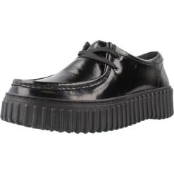 Tenisówki Clarks Model Torhill Bee Kolor Czarny. Czarne trampki i tenisówki damskie Clarks, bez wzorów, z tkaniny, bez zapięcia. Za 535.55 zł.