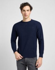 LEE RAGLAN CREW KNIT MĘSKI SWETER SKY BLUE L83PKHHY 112321587. Niebieskie swetry męskie Lee, l, bez wzorów, bez kołnierzyka, bez ramiączek. Za 159.99 zł.