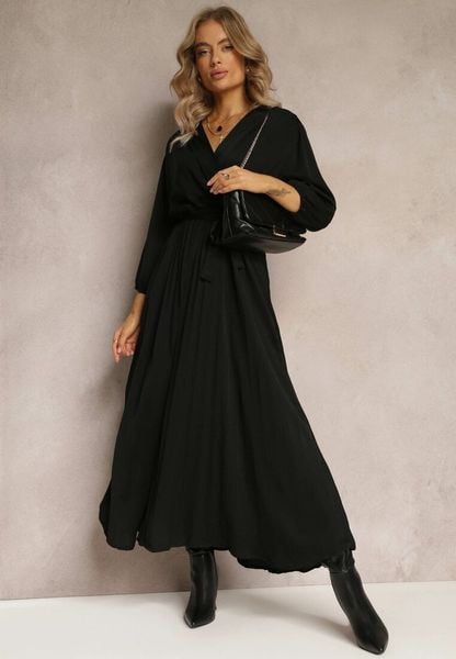 Czarna Kopertowa Sukienka z Gumką i Paskiem w Talii Zdobiona Plisowaniem Kaylina. Czarne sukienki damskie Renee, l, z aplikacjami, bez kołnierzyka, plus size, bez ramiączek, maxi, kopertowe. Za 79.99 zł.