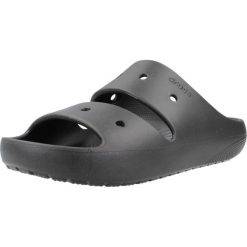 Sandały CROCS CLASSIC SANDAL V2 Czarny. Czarne sandały męskie Crocs, bez wzorów, z gumy, bez zapięcia. Za 135.99 zł.