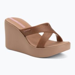 Klapki damskie Ipanema High Fashion II Slide. Brązowe klapki damskie Ipanema, na lato, bez wzorów, z materiału, eleganckie, bez obcasa, bez zapięcia. Za 179.99 zł.