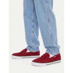 Tenisówki DC Shoes. Czerwone trampki męskie DC Shoes, bez wzorów, bez zapięcia. Za 279.99 zł.