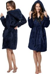 Tutumi Szlafrok damski Jordan Navy Black L. Czarne szlafroki damskie Tutumi, l, bez wzorów, bez ramiączek, bez kaptura. Za 79.00 zł.