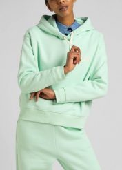 LEE ESSENTIAL HOODIE DAMSKA BLUZA LOGO SEAGLASS L53PLJ40 112320679. Bluzy damskie Lee, l, bez wzorów, bez ramiączek, z kapturem. Za 199.99 zł.