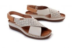 Pikolinos CADAQUES W8K-0848C1 NATA, sandały damskie. Brązowe sandały damskie Pikolinos, bez wzorów, ze skóry, bez obcasa, bez zapięcia. Za 544.90 zł.
