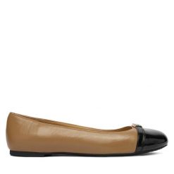 Baleriny MICHAEL Michael Kors. Brązowe balerinki damskie MICHAEL Michael Kors, bez wzorów, bez obcasa, bez zapięcia. Za 419.99 zł.