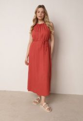 Czerwona Wiskozowa Sukienka Bez Rękawów z Warkoczowym Splotem przy Dekolcie Shirineli. Czerwone sukienki damskie Born2be, na co dzień, l, bez wzorów, z tkaniny, boho, bez kołnierzyka, plus size, bez ramiączek, maxi, proste. Za 109.99 zł.